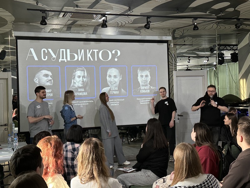 Владимир Бурмистров и другие судья Холиварных аналитических посиделок